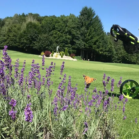 House Right On The Alpinka Golf Course 公寓 Bankov