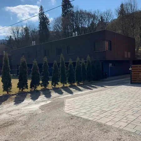 House Right On The Alpinka Golf Course 公寓 *